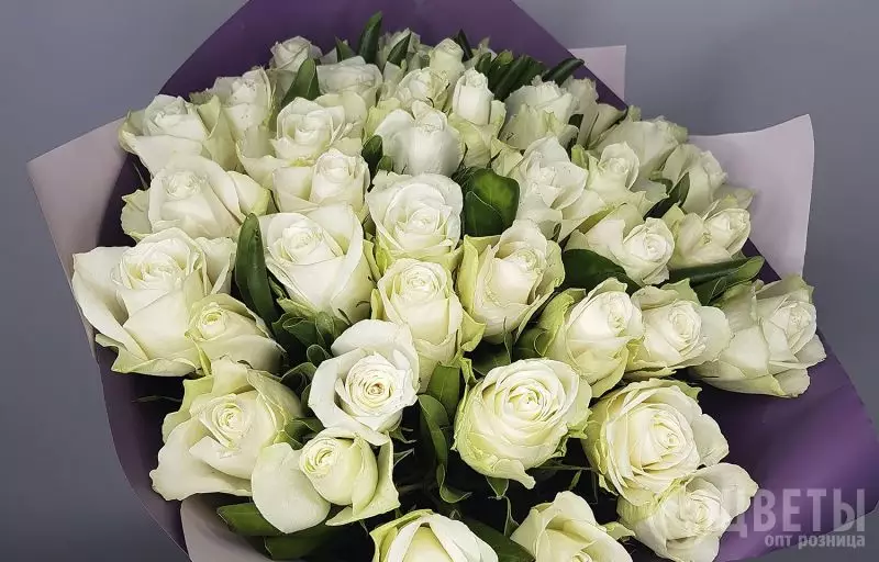 35 белых роз Кении 40 см в упаковке №1