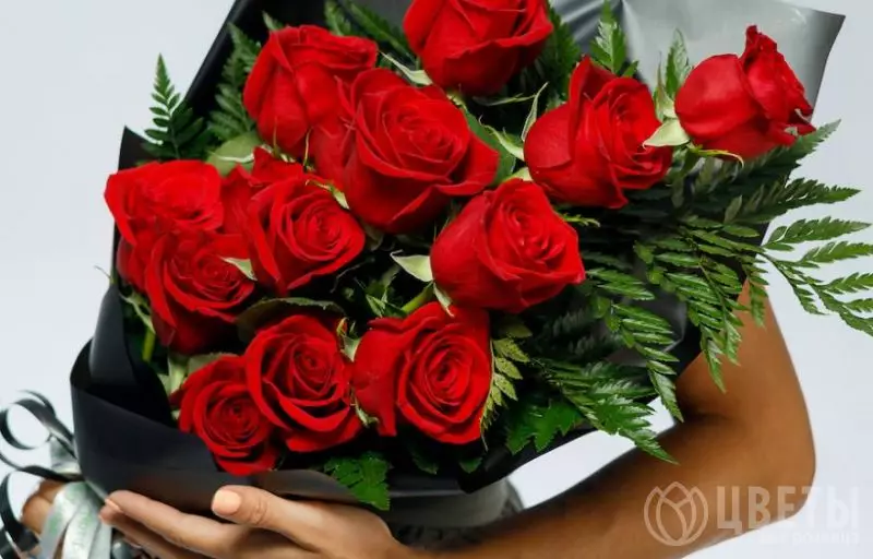 Траурный букет из 14 красных роз 60 см (Эквадор) №3