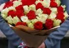 35 белых и красных роз Кения Премиум 40 см в упаковке small №1