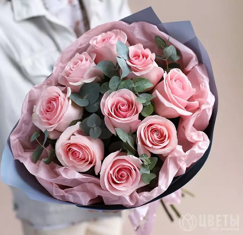 9 розовых роз 60 см с зеленью в упаковке №1
