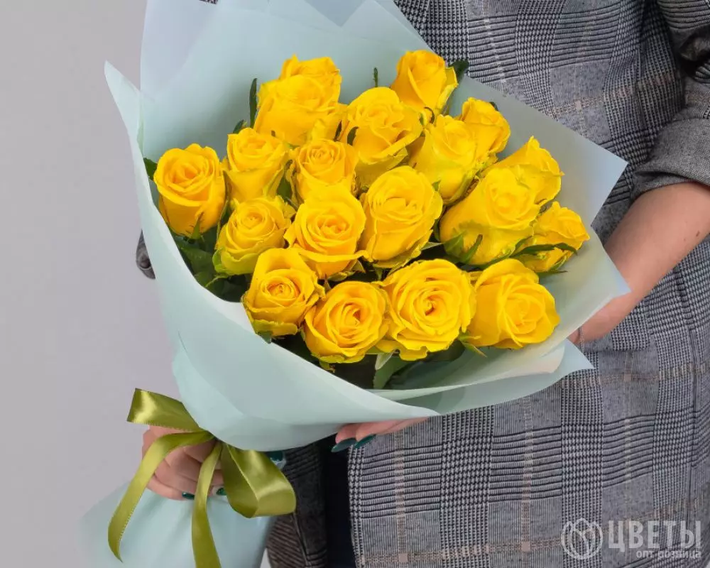 19 Желтых Роз (40 см.) в упаковке №1