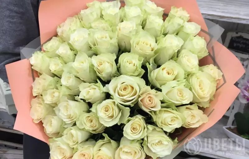 51 белых роз Кении 40 см в упаковке №1