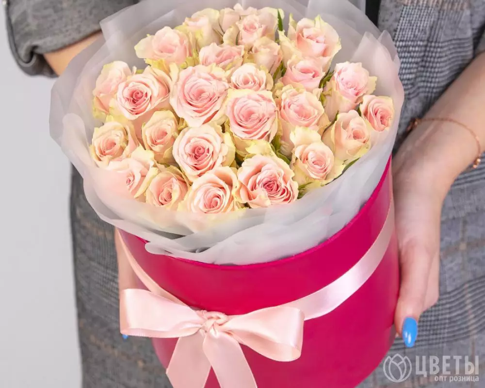 25 Нежно-Розовых Роз Кения в коробке №1