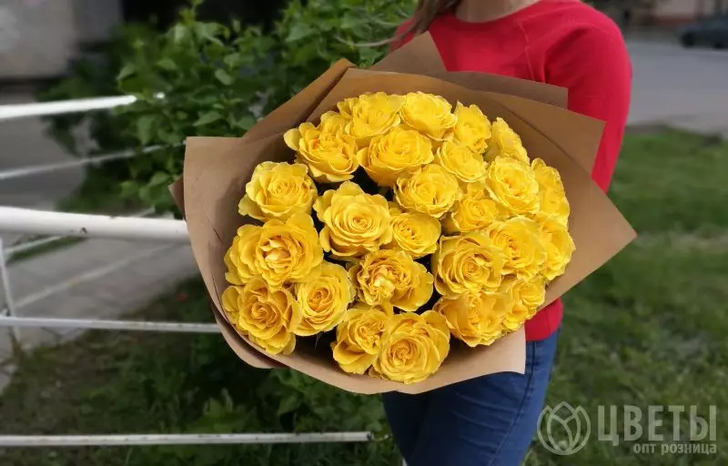 25 желтых роз Эквадор 50 см в упаковке №1