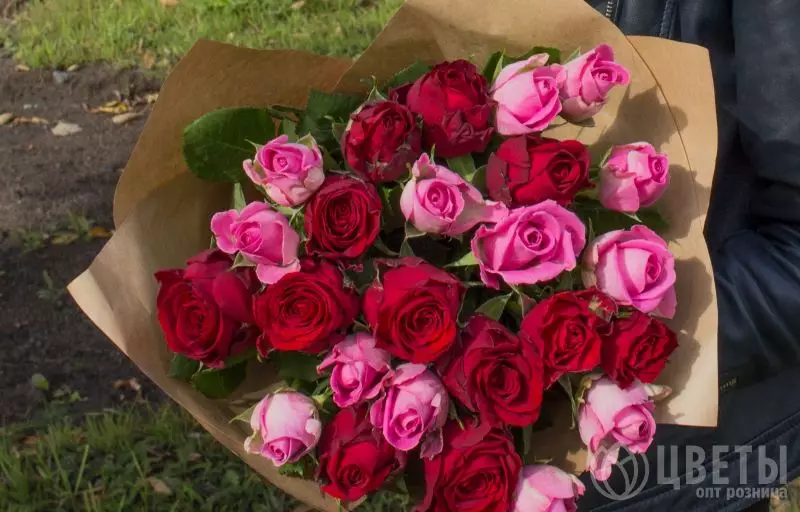 25 красных и розовых роз Кения Премиум 40 см в упаковке №2