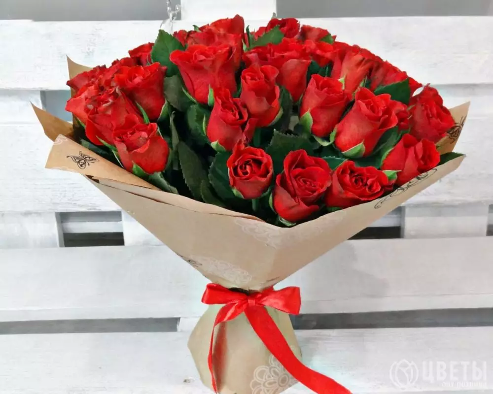 35 красных роз Кении 40 см в упаковке №1