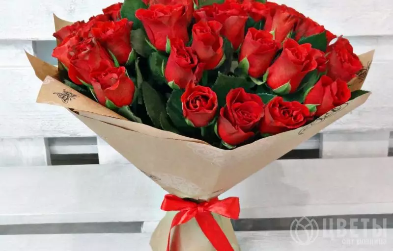 35 красных роз Кении 40 см в упаковке №1