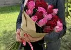 25 красных и розовых роз Кения Премиум 40 см в упаковке small №4
