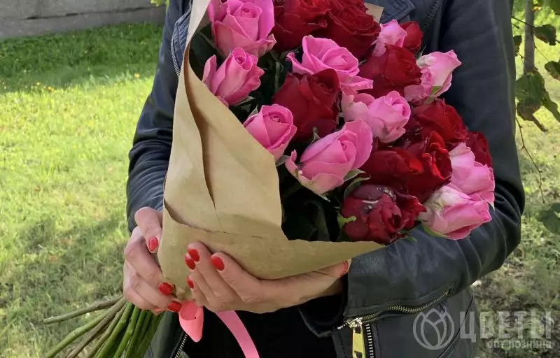 25 красных и розовых роз Кения Премиум 40 см в упаковке №4