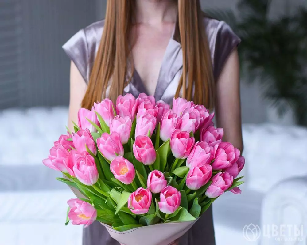 25 розовых тюльпанов в упаковке №4
