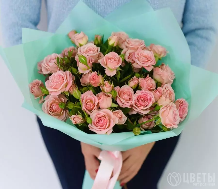 9 кустовых нежно-розовых роз в упаковке №1