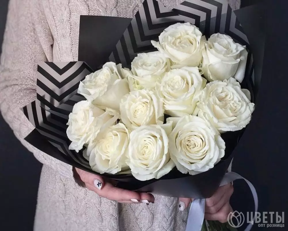11 белых роз Эквадор 60 см в упаковке №1