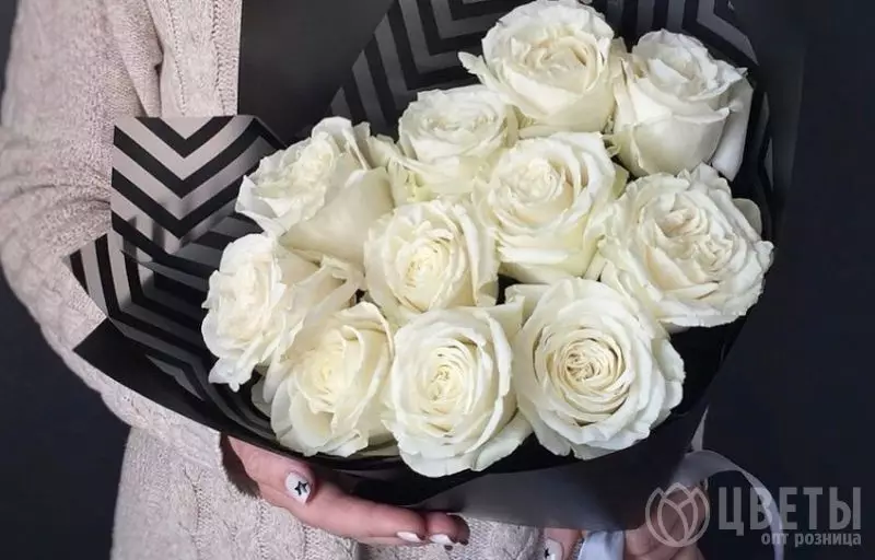 11 белых роз Эквадор 60 см в упаковке №1