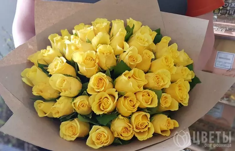 51 желтых роз Кении 40 см в упаковке №1