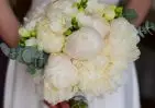 Букет невесты с белыми пионами и фрезией small №1