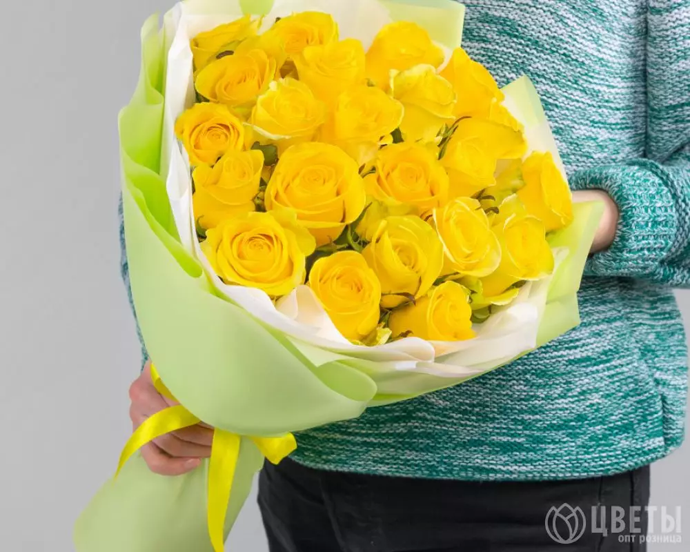 21 Желтая Роза (40 см.) в упаковке №1