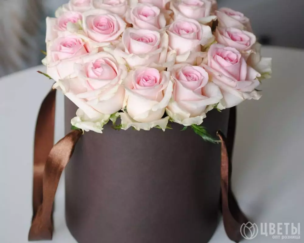 Букет 25 розовых роз в шляпной коробке №1