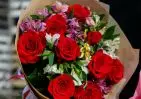 9 красных роз и 10 альстромерий small №1