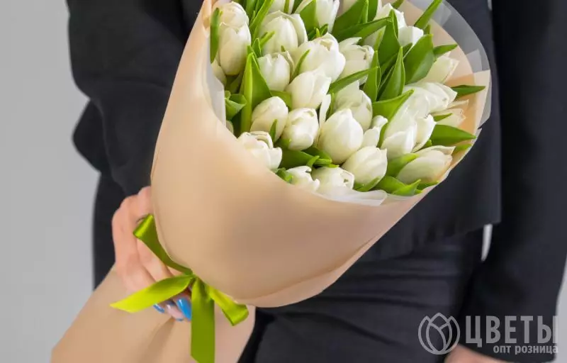 25 белых тюльпанов в упаковке №1